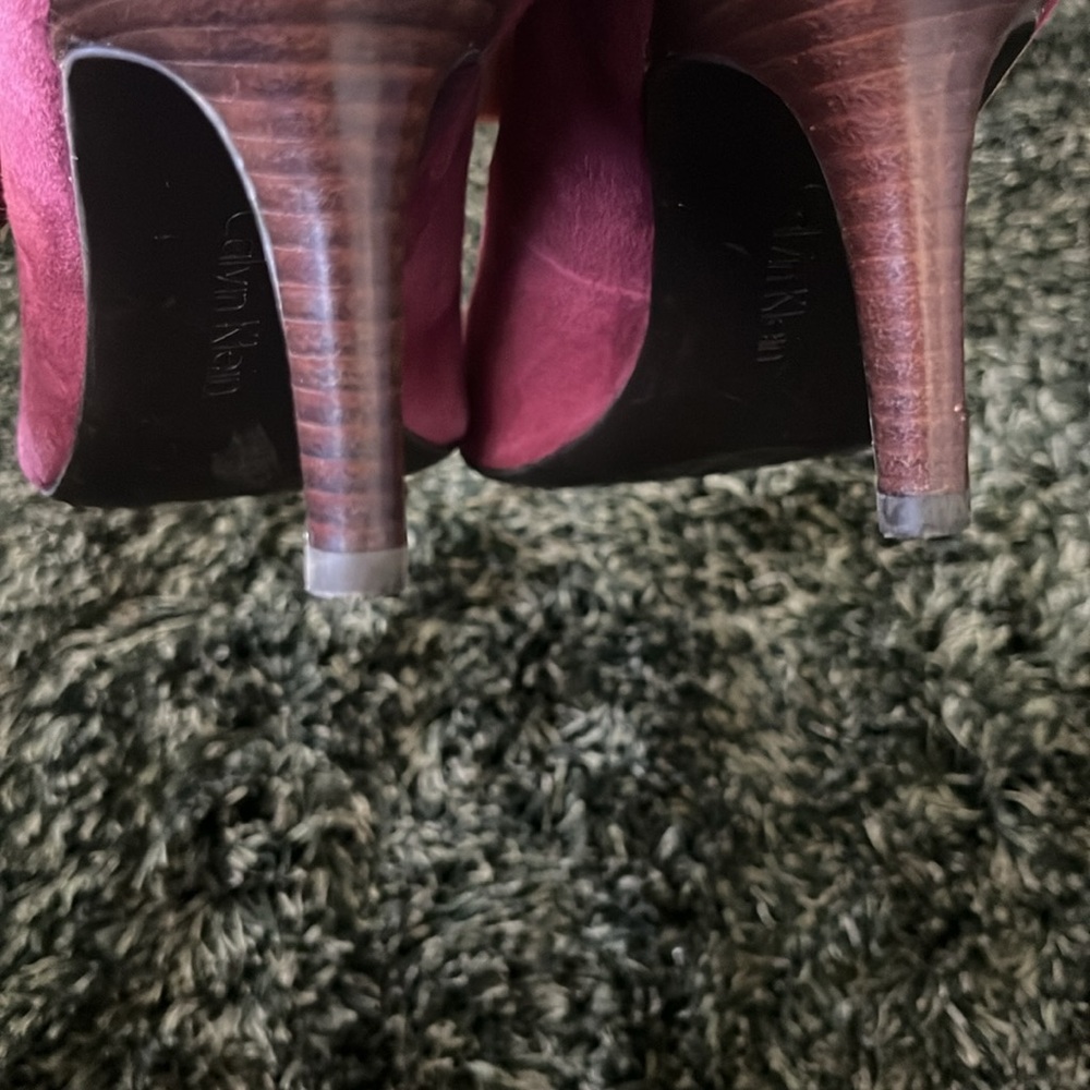Calvin Klein Raspberry Suede Peep Toe Heels - Picture 4 of 10